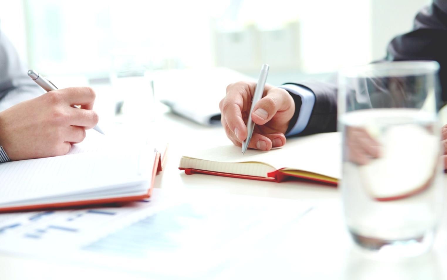 Équipe de durathenil travaillant sur la préparation d'audit